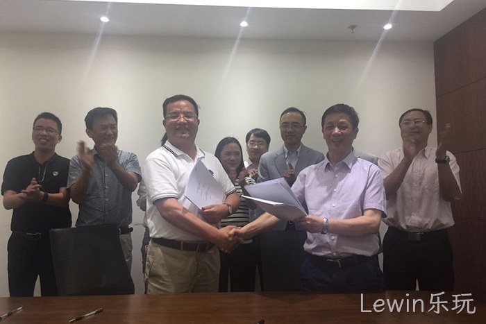 董事长颜▹贻意与中♦钰资本签丨订合作协■议书