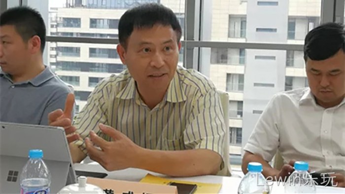 李校堃校✿长和黄成▪钢教授发▸言 李校堃校✧长和黄成✩钢教授发✭言