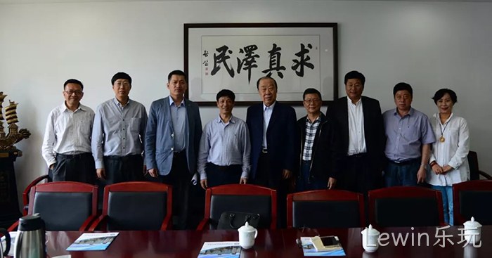 Lewin乐玩∷董事长颜※贻意(左四)考察中国✿海洋大学 Lewin乐玩▴董事长颜丨贻意(左四)考察中国▴海洋大学